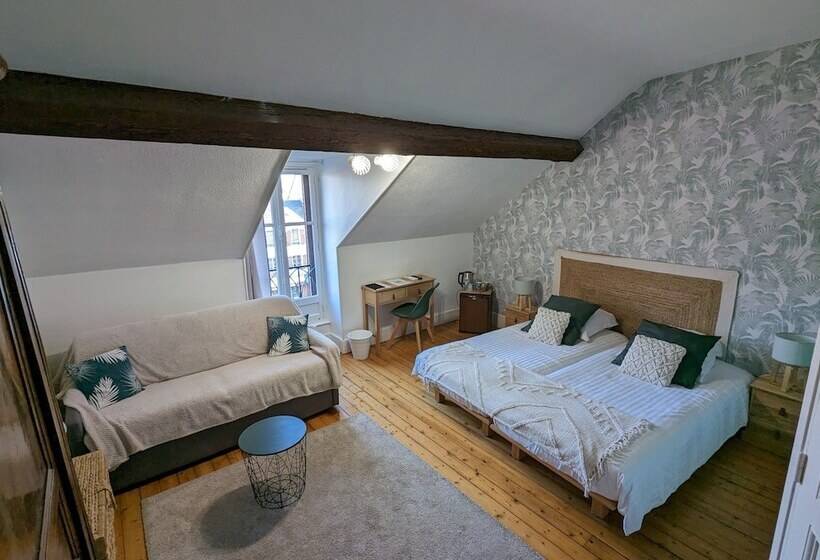 غرفة عائلية, Logis Hotel La Tourelle Du Beffroi