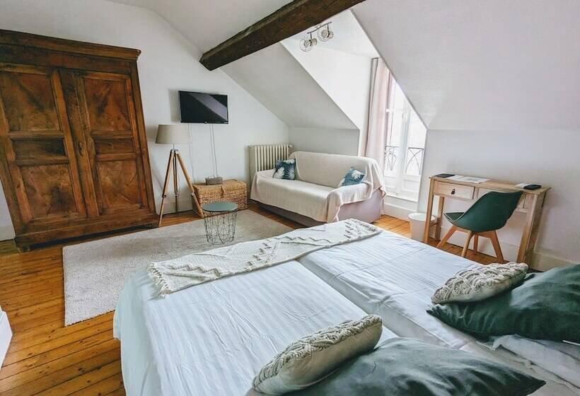 غرفة عائلية, Logis Hotel La Tourelle Du Beffroi