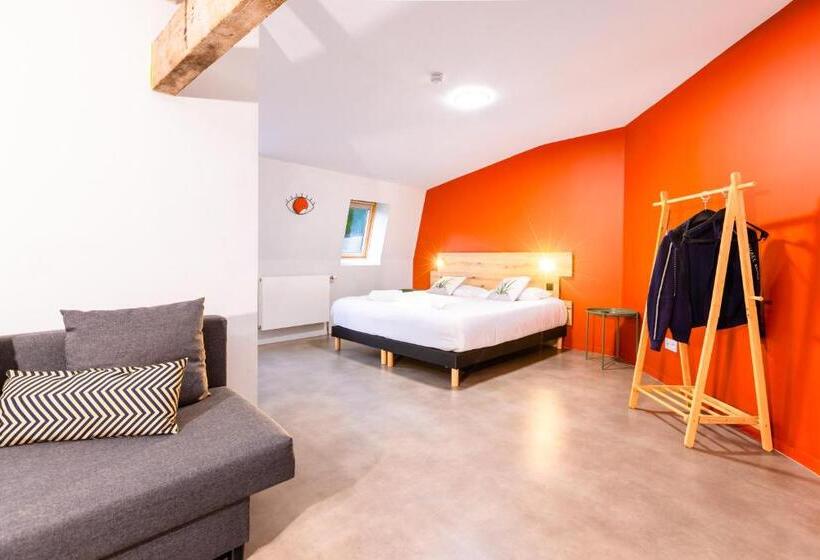 חדר משפחתי דלוקס, The People   Lille