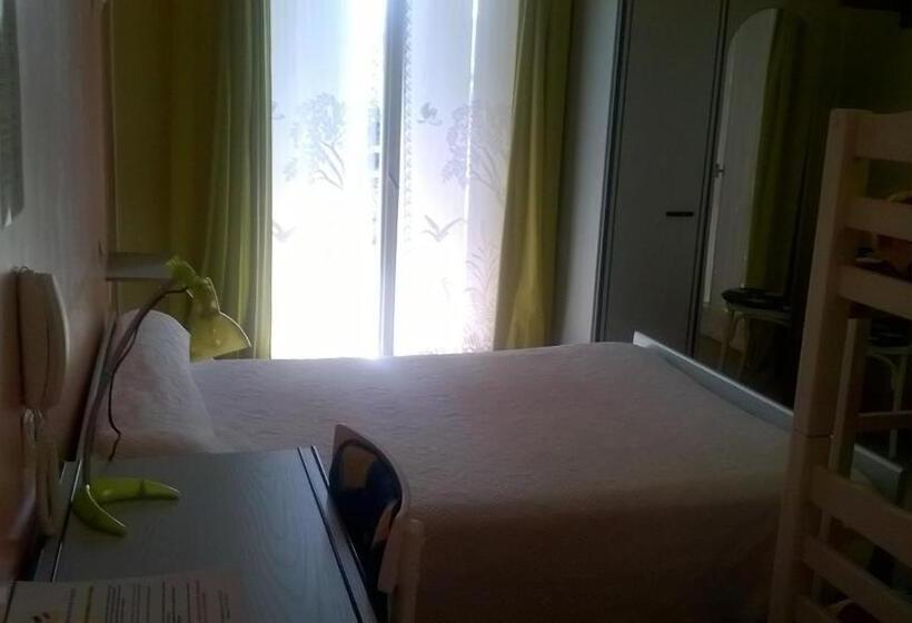 Standard 4 Pers. Værelse, Auberge Béarn Bigorre