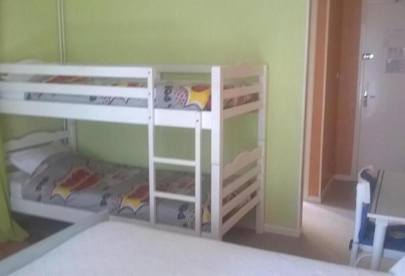 Standard 4 Pers. Værelse, Auberge Béarn Bigorre