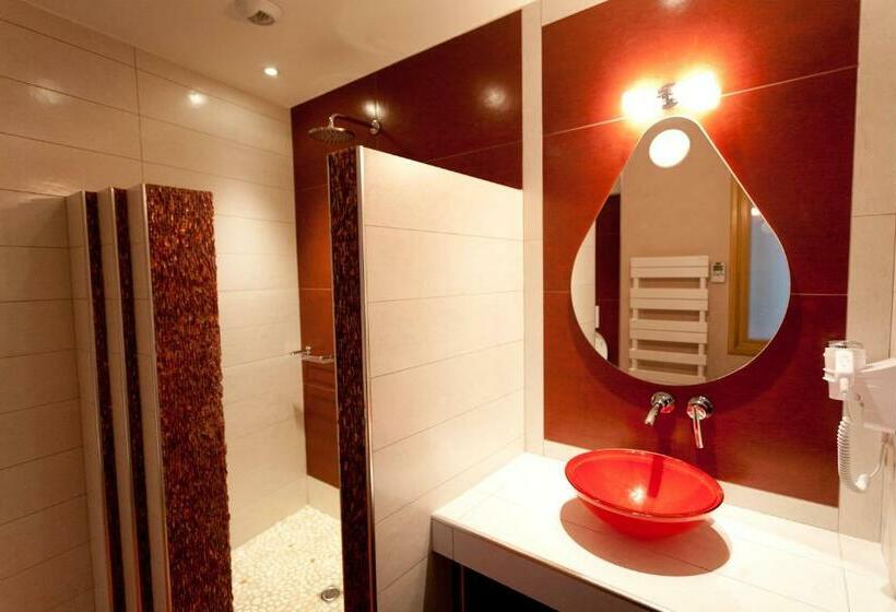 스탠다드 룸, Château De La Falque, The Originals Relais