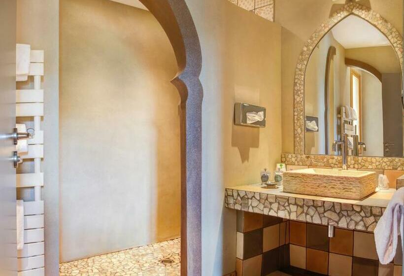 스탠다드 룸, Château De La Falque, The Originals Relais