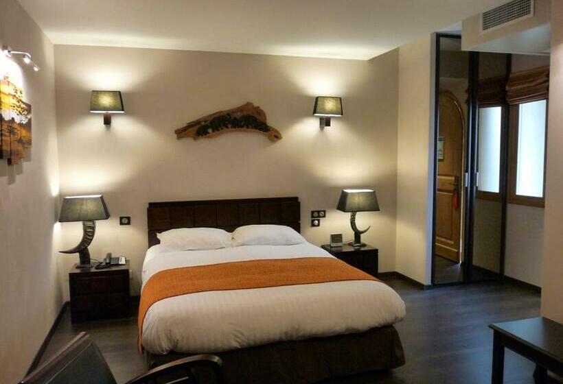 스탠다드 룸, Château De La Falque, The Originals Relais