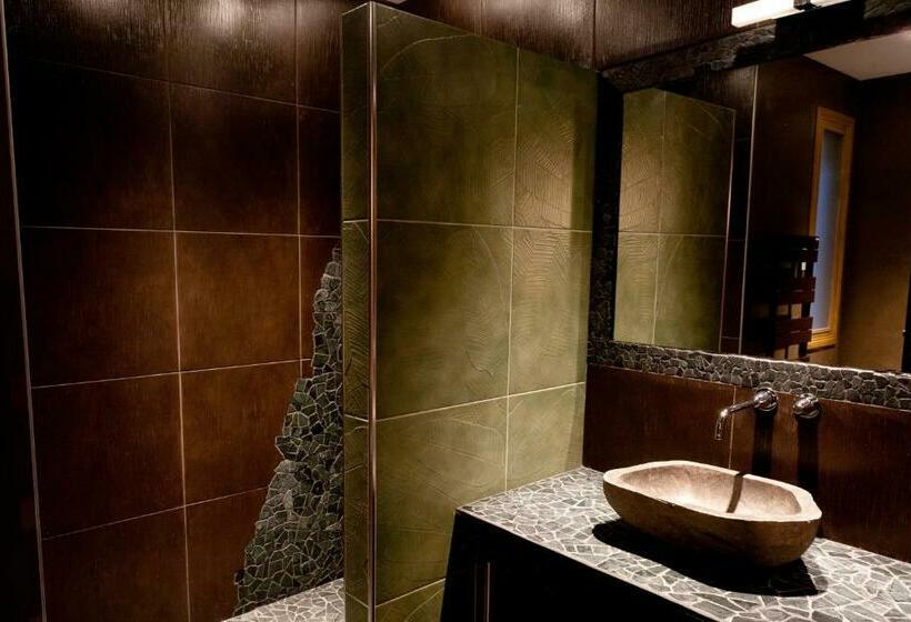 스탠다드 룸, Château De La Falque, The Originals Relais