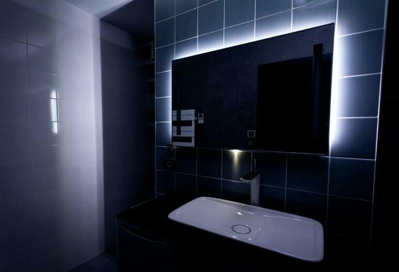 프레스티지 룸, Château De La Falque, The Originals Relais