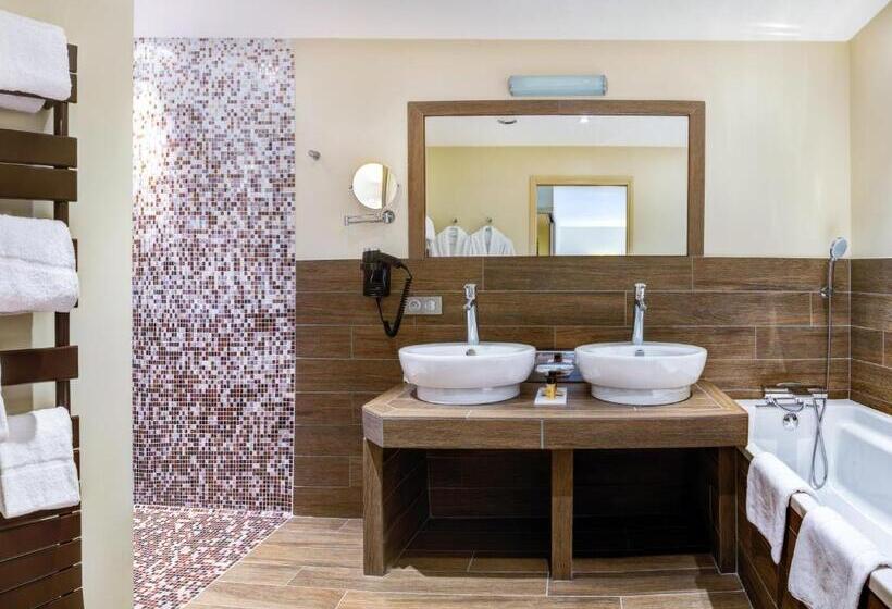 패밀리 스위트, Château De La Falque, The Originals Relais