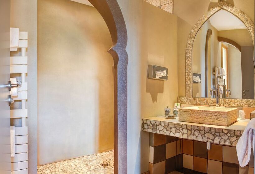 스탠다드 룸, Château De La Falque, The Originals Relais