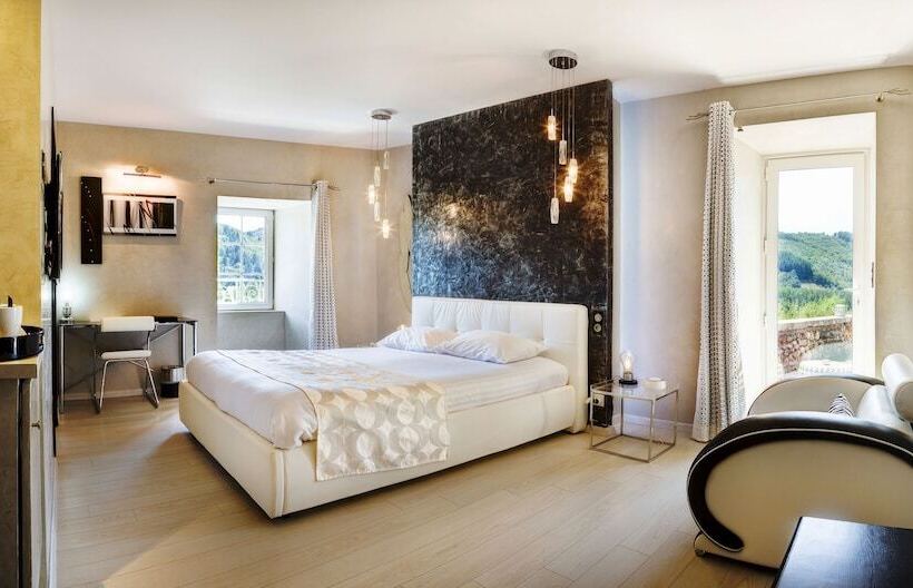 프레스티지 룸, Château De La Falque, The Originals Relais