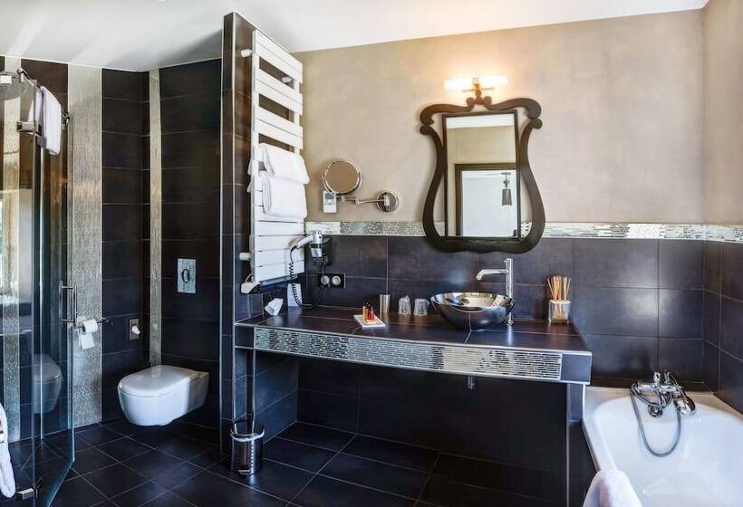 프레스티지 룸, Château De La Falque, The Originals Relais