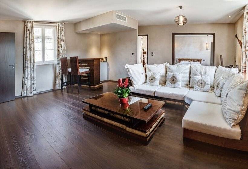 프레스티지 스위트, Château De La Falque, The Originals Relais