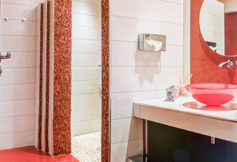 스탠다드 룸, Château De La Falque, The Originals Relais