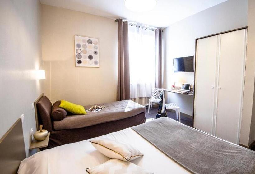 اتاق استاندارد سه نفره, De La Pommeraie