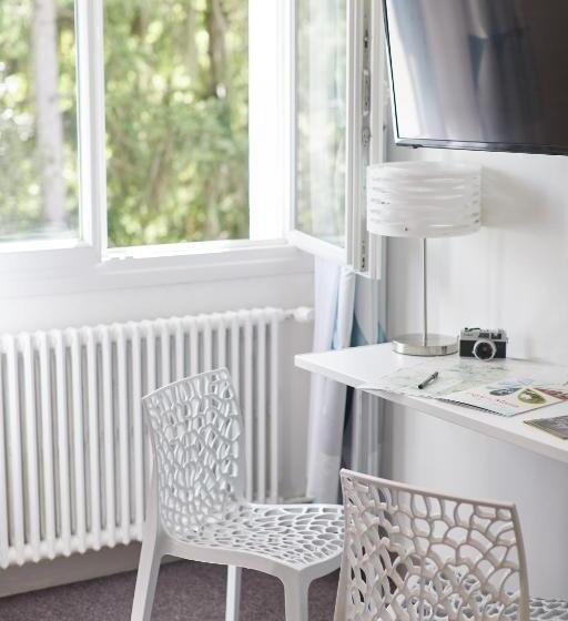 اتاق استاندارد سه نفره, De La Pommeraie