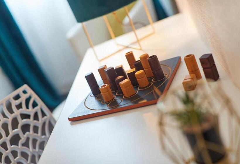 اتاق استاندارد چهار تخته, De La Pommeraie