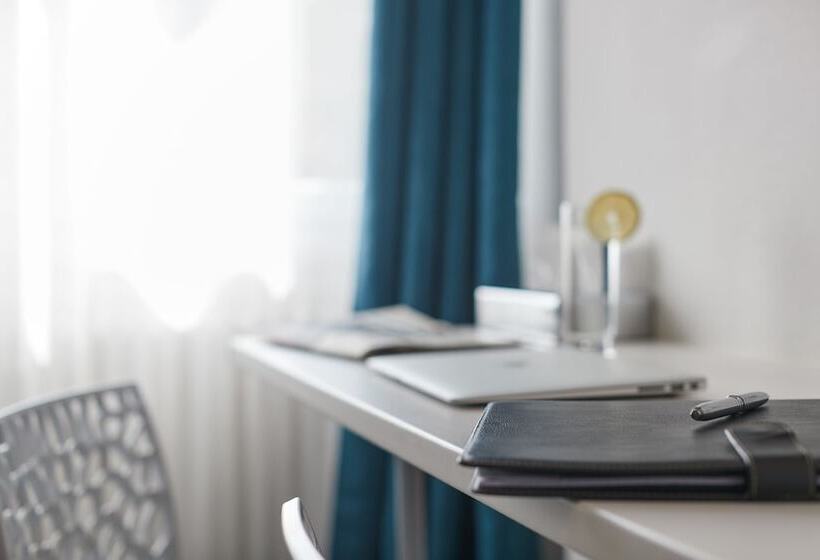 اتاق استاندارد, De La Pommeraie