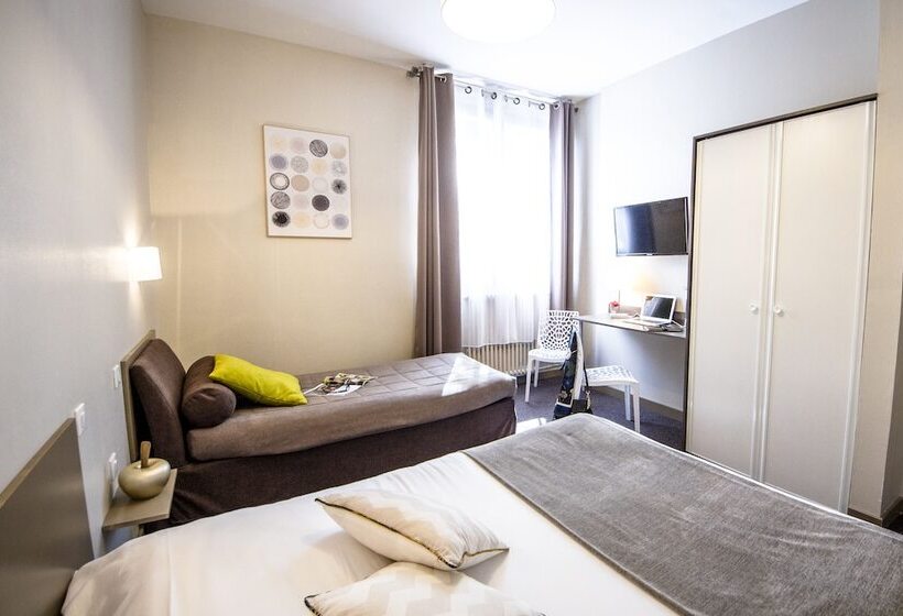 اتاق استاندارد سه نفره, De La Pommeraie