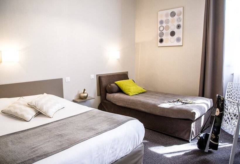 اتاق استاندارد سه نفره, De La Pommeraie