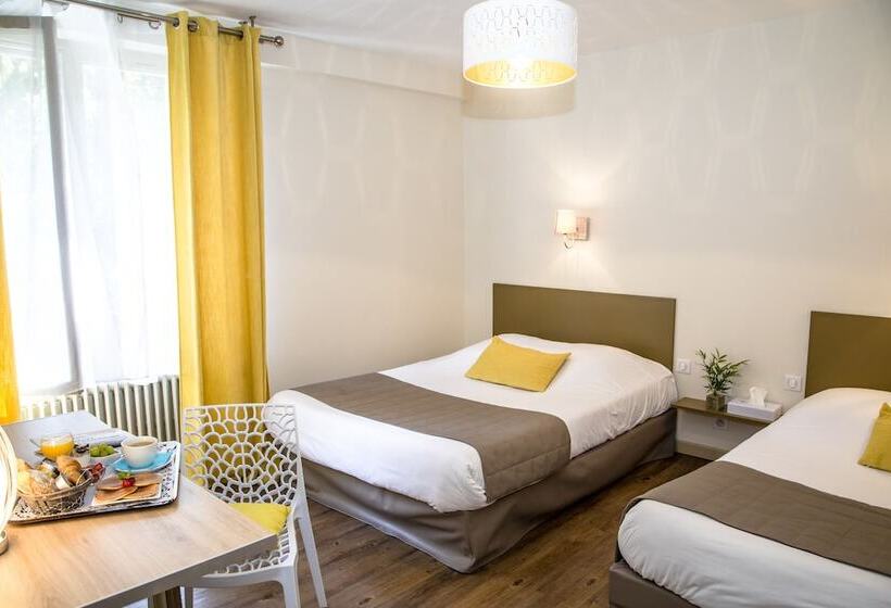 اتاق استاندارد چهار تخته, De La Pommeraie