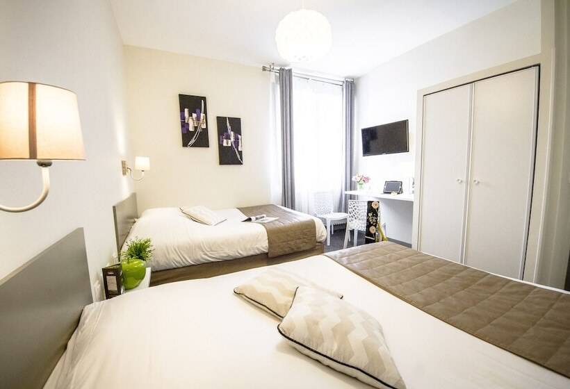 اتاق استاندارد چهار تخته, De La Pommeraie