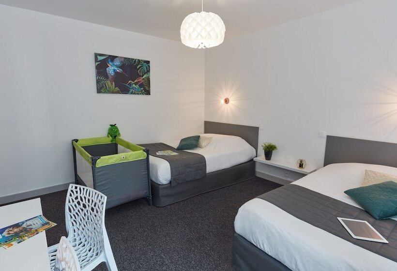 اتاق استاندارد چهار تخته, De La Pommeraie