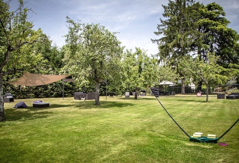 اتاق استاندارد چهار تخته, De La Pommeraie