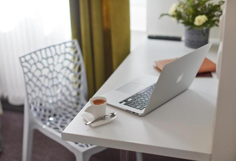 اتاق استاندارد, De La Pommeraie