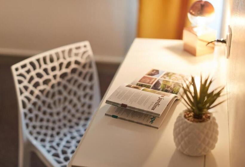 اتاق استاندارد, De La Pommeraie