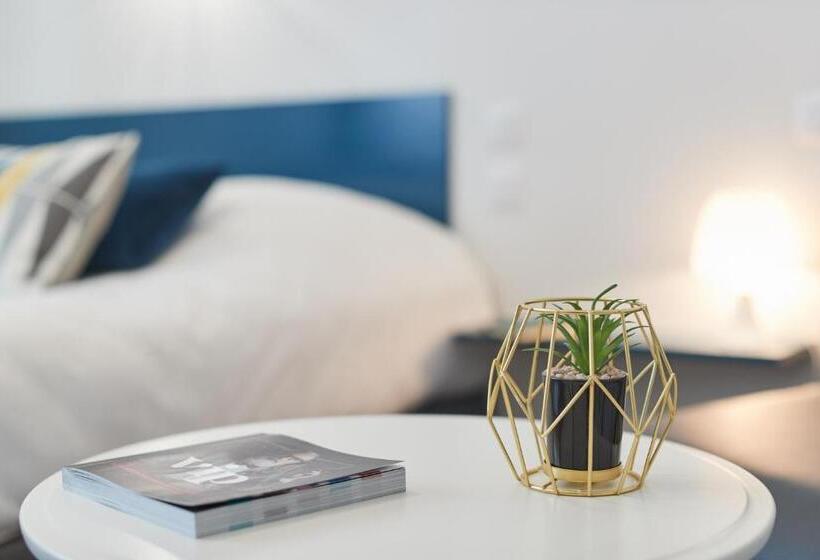 اتاق استاندارد, De La Pommeraie