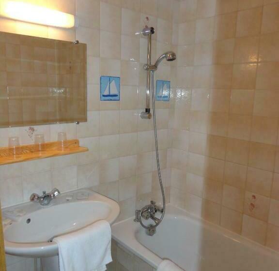 חדר סטנדרט לשלושה, Escal Hôtel