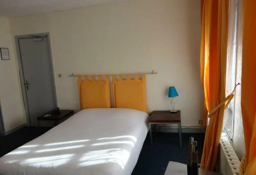 Standard Neljän Hengen Huone, Escal Hôtel