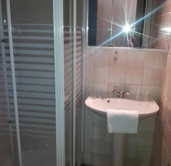Basic-huone, Escal Hôtel