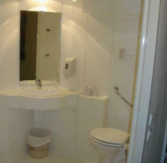 Standard-invahuone, Glisy Hôtel