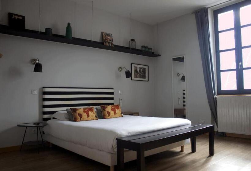 Номер Стандарт, Hôtel Absolu