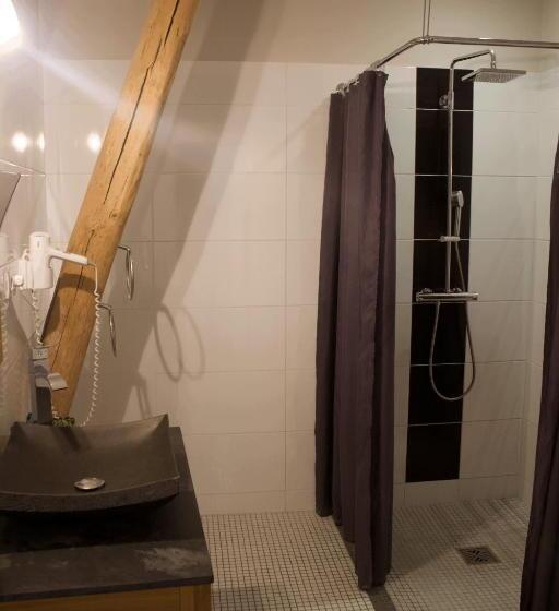 标准三人间, Hôtel Absolu