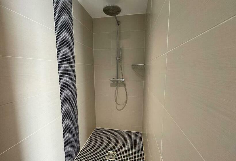 サイドシービュースーペリアールーム, Baptistin