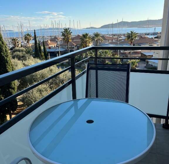 サイドシービュースーペリアールーム, Baptistin