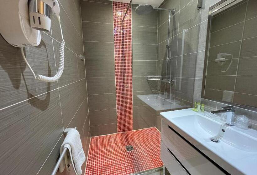 スーペリアールーム, Baptistin