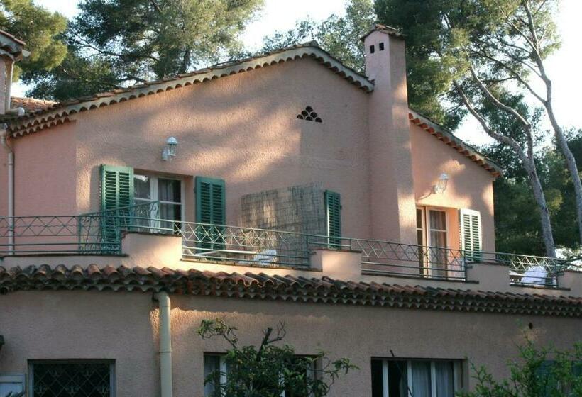 إستوديو قياسى, Hôtel De La Mer