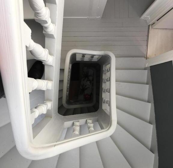 Семейный Номер, Hôtel L Albatros