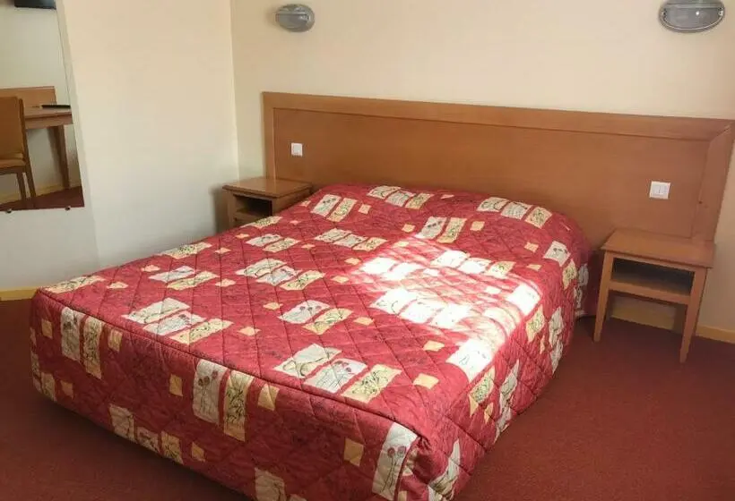 Standard Yhden Hengen Huone, Hôtel La Colombiere Cantal