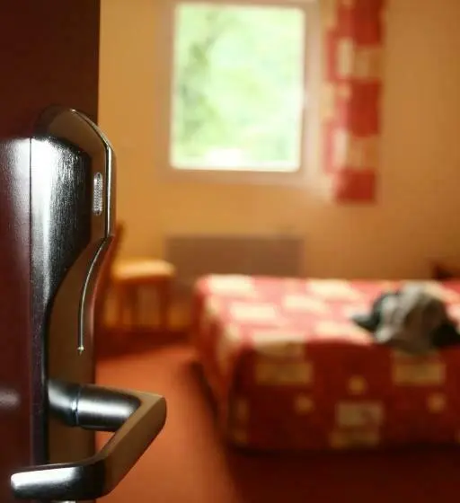 Standard Yhden Hengen Huone, Hôtel La Colombiere Cantal