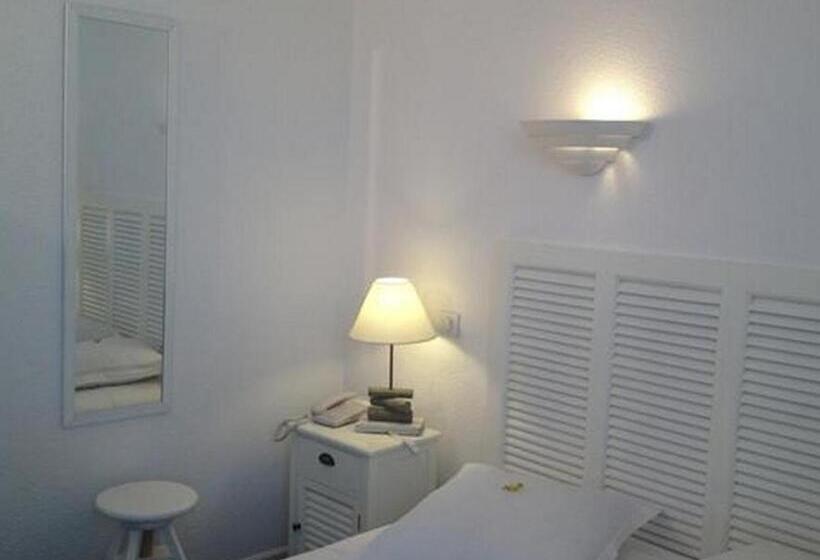 اتاق استاندارد چهار تخته, Hôtel Orange Marine