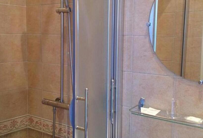 اتاق استاندارد سه نفره, Hôtel Orange Marine