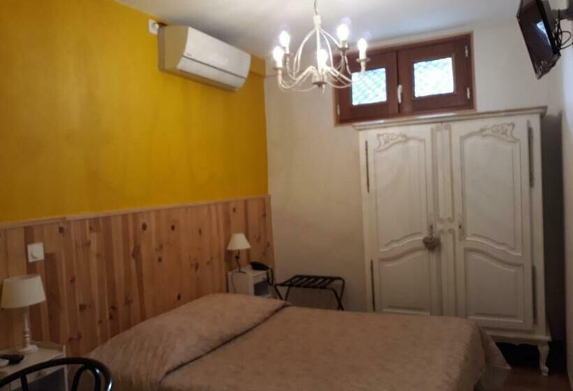 غرفة قياسية, La Caravelle