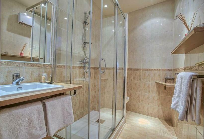 수피리어 룸, L'avenue