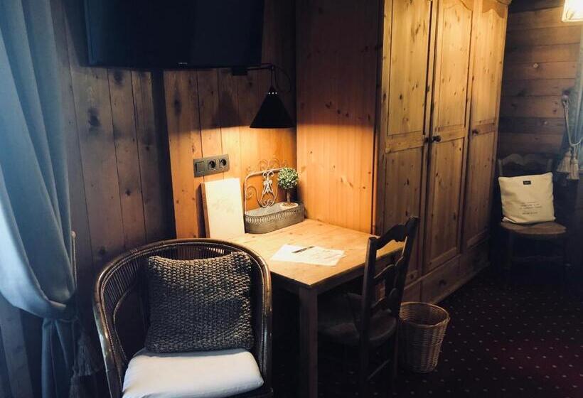 غرفة قياسية ثلاثية, Le Coin Savoyard