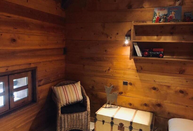 غرفة عائلية مطلّة علي الحديقة, Le Coin Savoyard