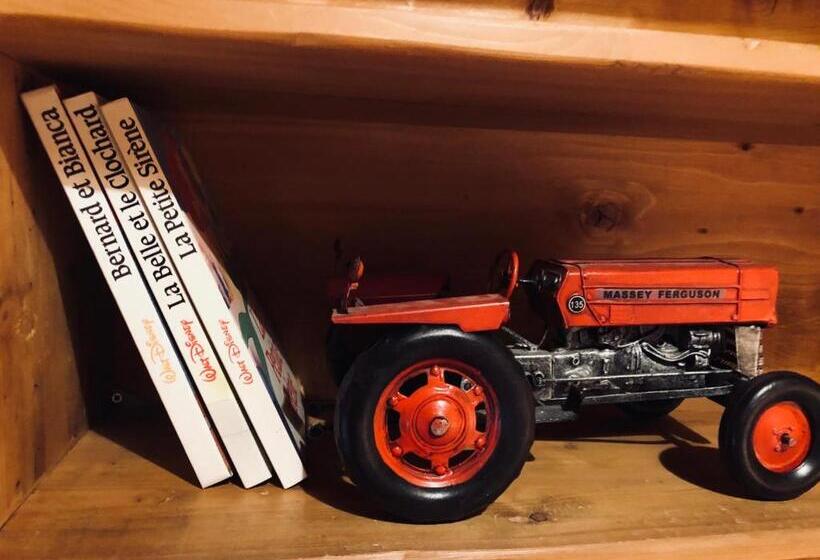 غرفة عائلية مطلّة علي الحديقة, Le Coin Savoyard