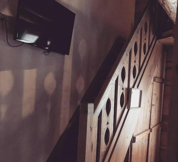 غرفة عائلية مطلّة علي الحديقة, Le Coin Savoyard